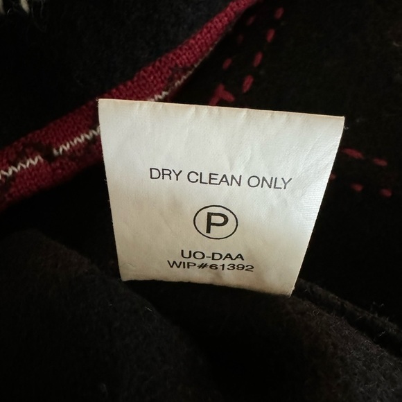 Woolrich Vintage Black Red Wool Embroidered Snowflake Holiday Sweater Vest Large - Picture 9 of 10